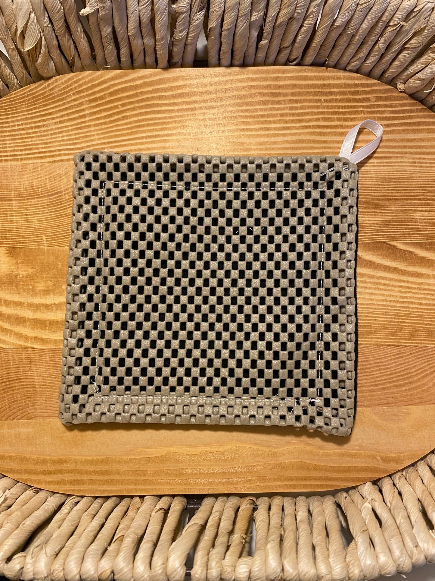 Black Jar Gripper
